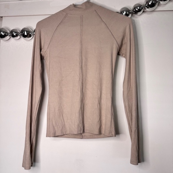 Joah Brown Stitch Mock Neck Long Sleeve Thumb Hole Ribbed Top - Picture 4 of 7